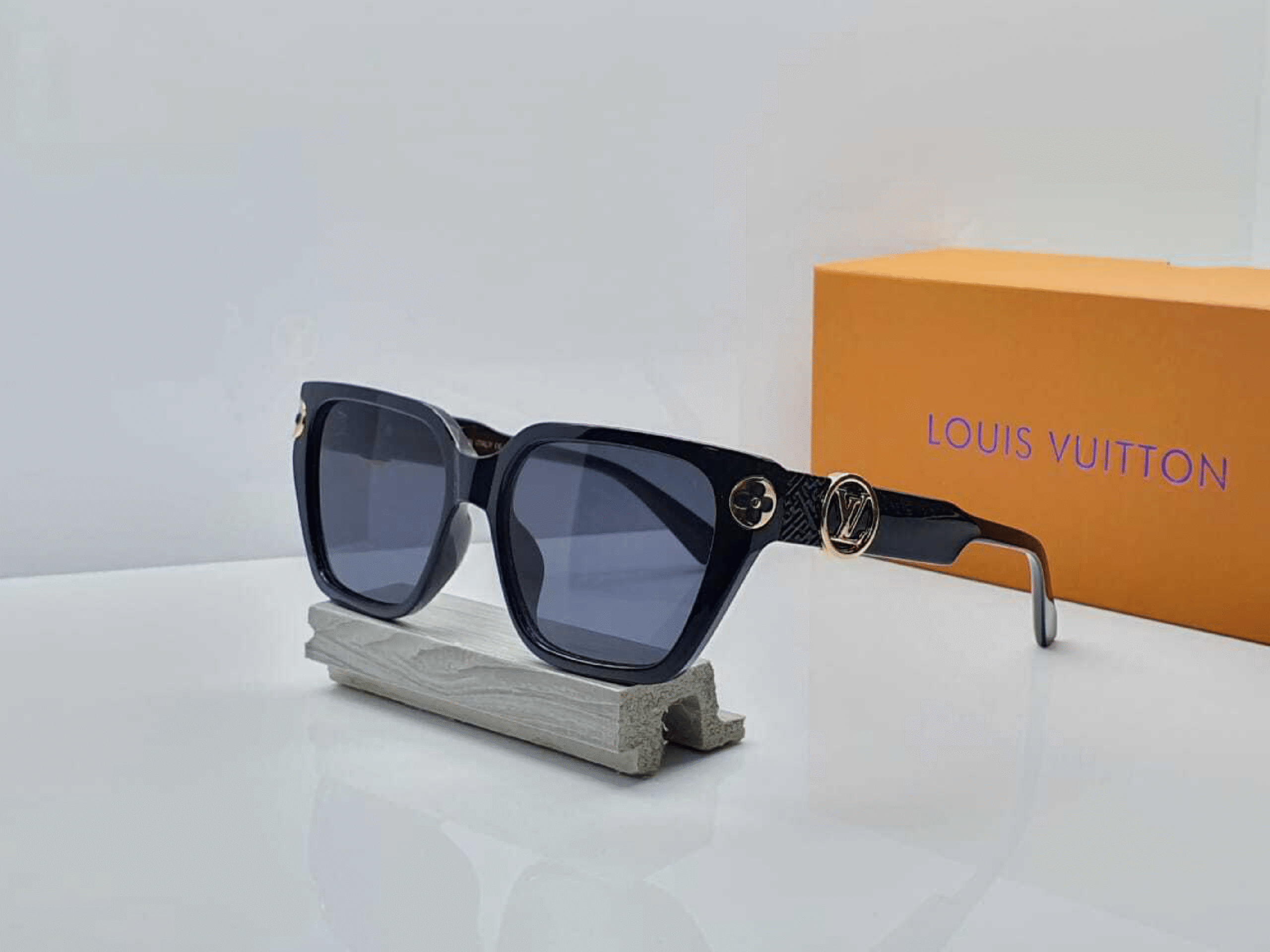 Louis Vuitton Link PM Square