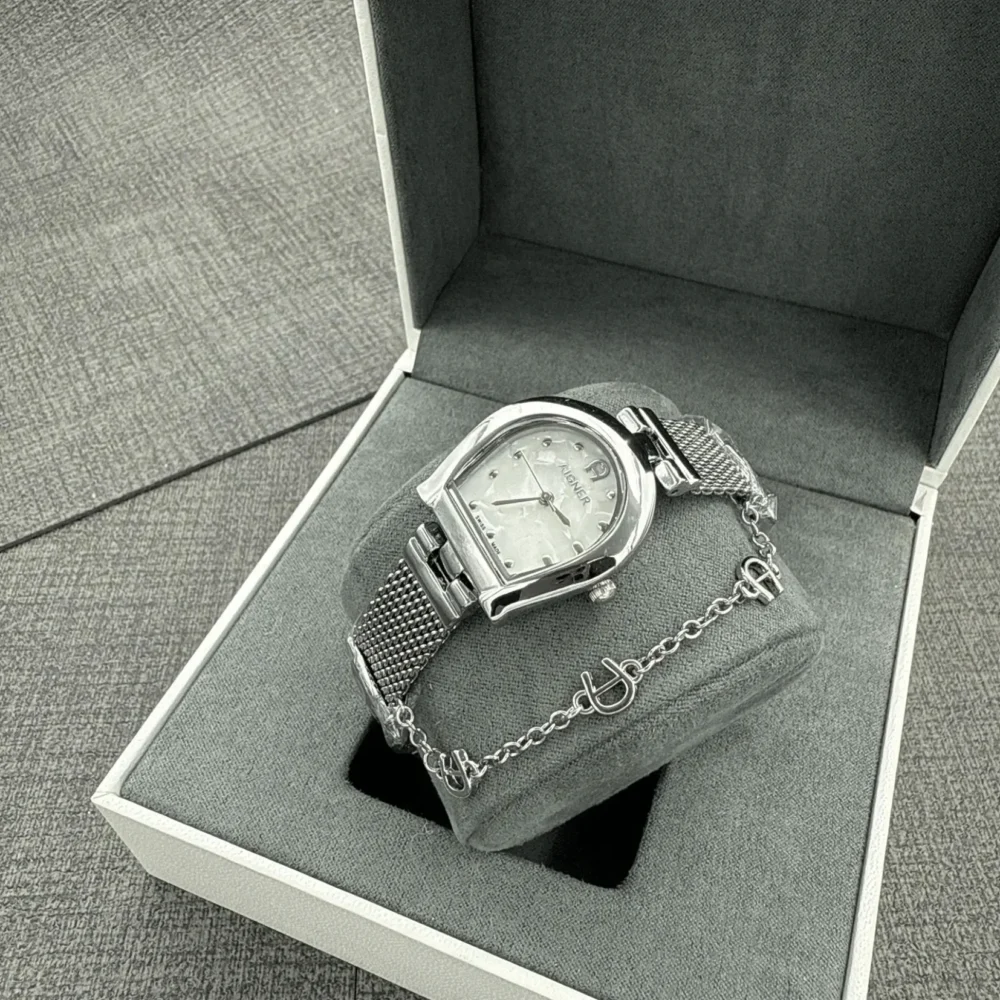 Home 332 Aigner Classico Amarialle Silver
